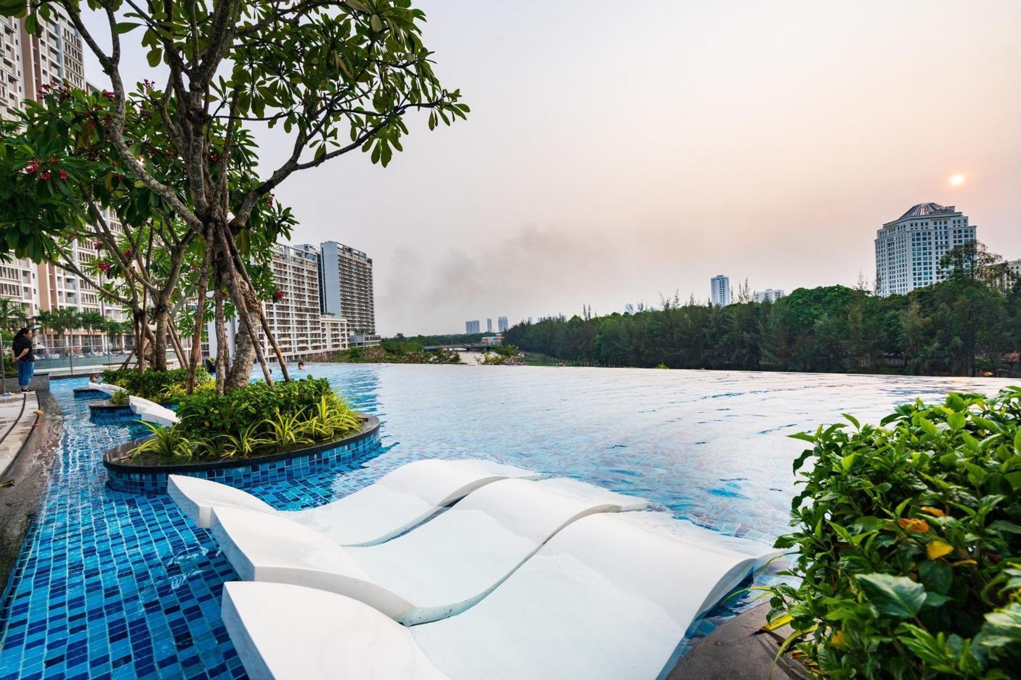 Convinia Luxury The Peak Midtown Aparthotel Ho Chi Minh City Exterior photo