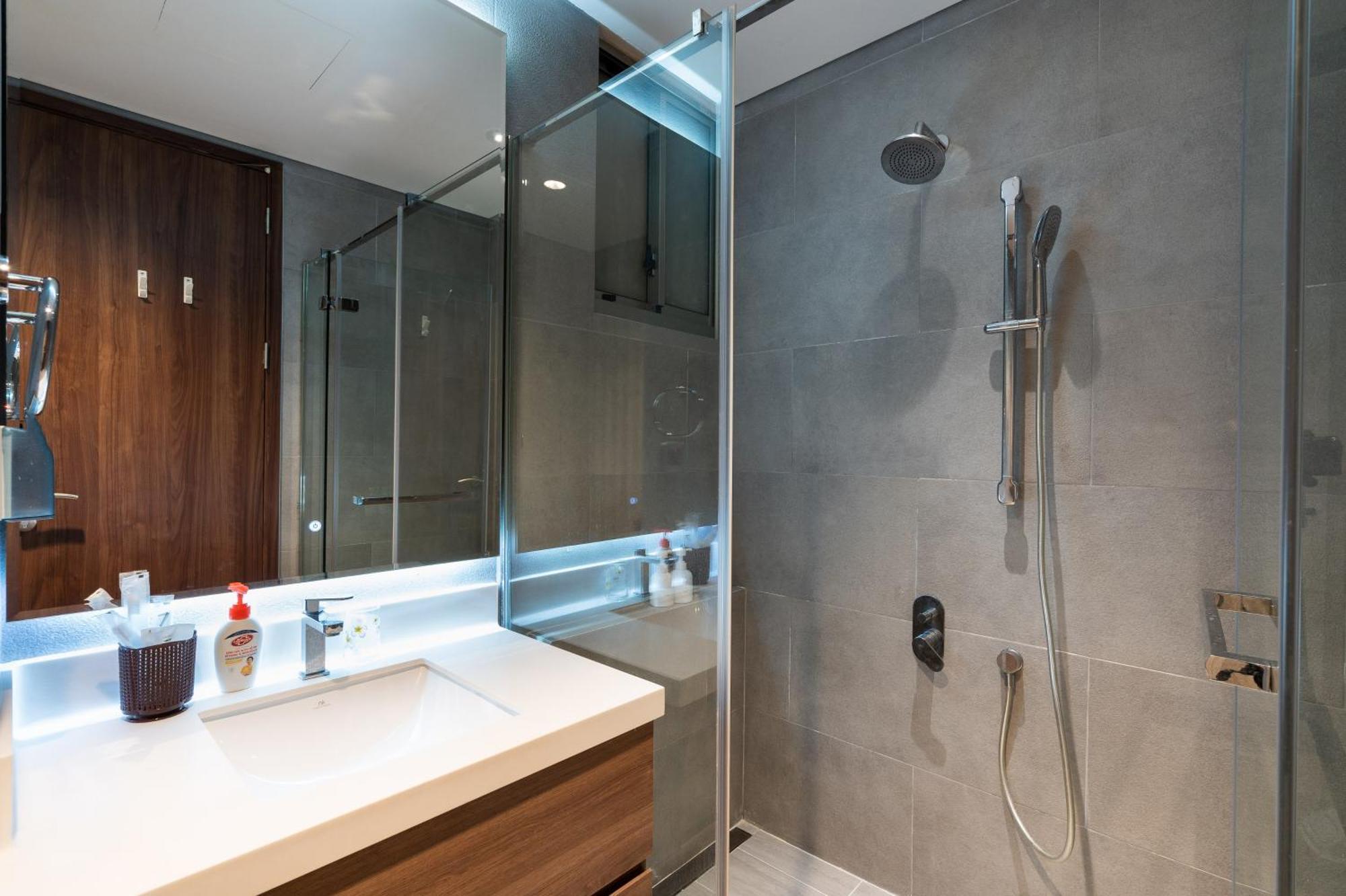 Convinia Luxury The Peak Midtown Aparthotel Ho Chi Minh City Exterior photo